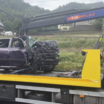 U Litochovic na Litoměřicku zemřel řidič auta po nárazu do zdi.