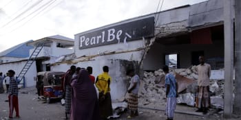 Horor v plážovém hotelu v Mogadišu: Teroristický útok si vyžádal devět mrtvých
