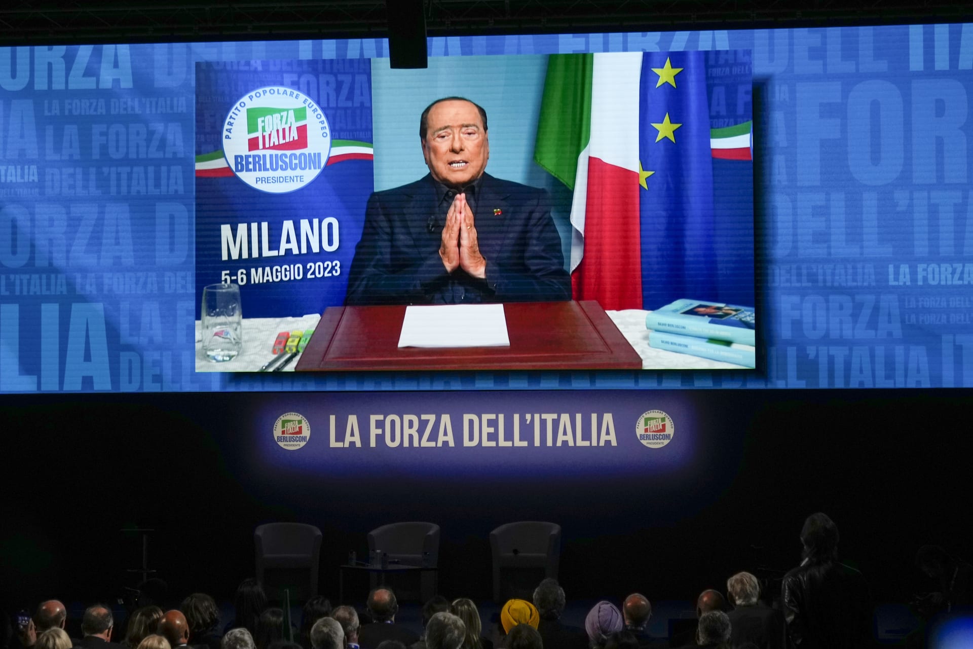 Silvio Berlusconi při videokonferenci strany Vzhůru, Itálie (květen 2023)