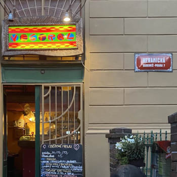 Restaurace Vegtral sídlí v Čechově ulici. 