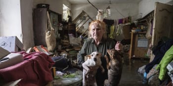 Bolestná slova Ukrajinky: V zatopených vesnicích plavou mrtvé kočky, psi i ostatky ze hřbitovů