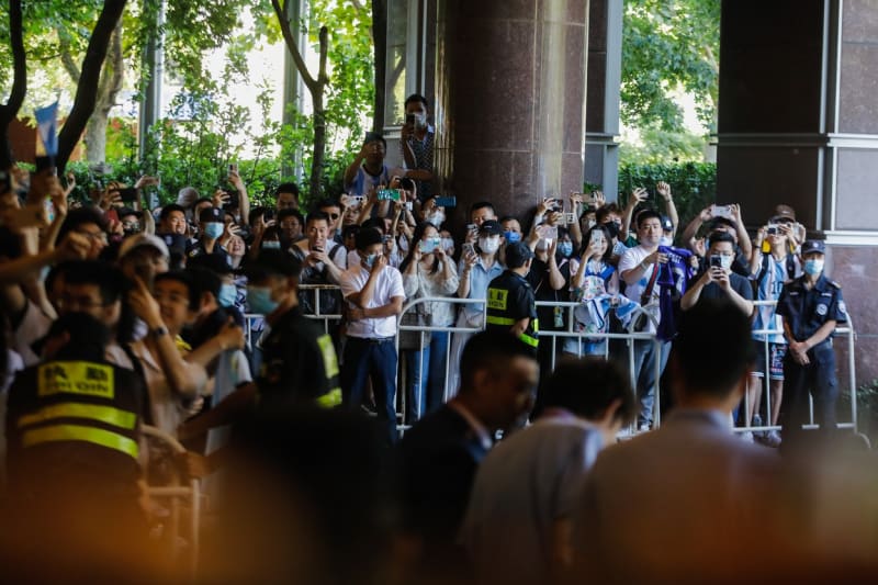 Stovky fušku přivítaly Messiho v Číně.