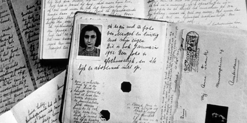 Byť je dnes Deník Anne Frankové znám jako jedna kniha, jeho předlohou byly ve skutečnosti zápisky z více deníčků mladé Anne.