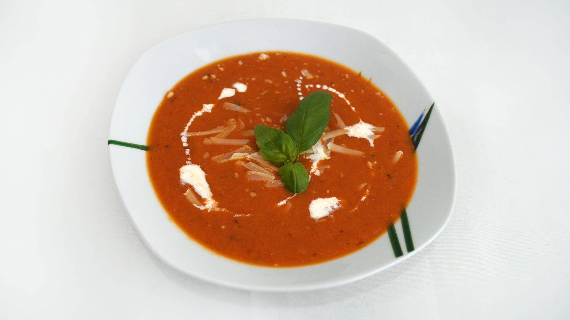 Polévka z pečených rajčat s parmezánem a smetanou