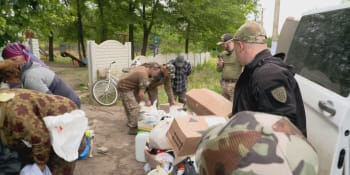 Ukrajinský armageddon: Není pitná voda, pole zaplavily chemikálie. Pomoc dorazila až po týdnu