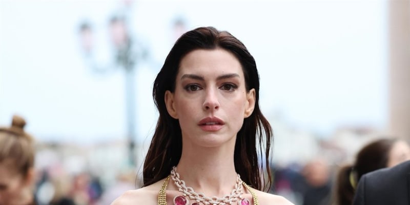 Anne Hathaway vypadá jako kost a kůže.