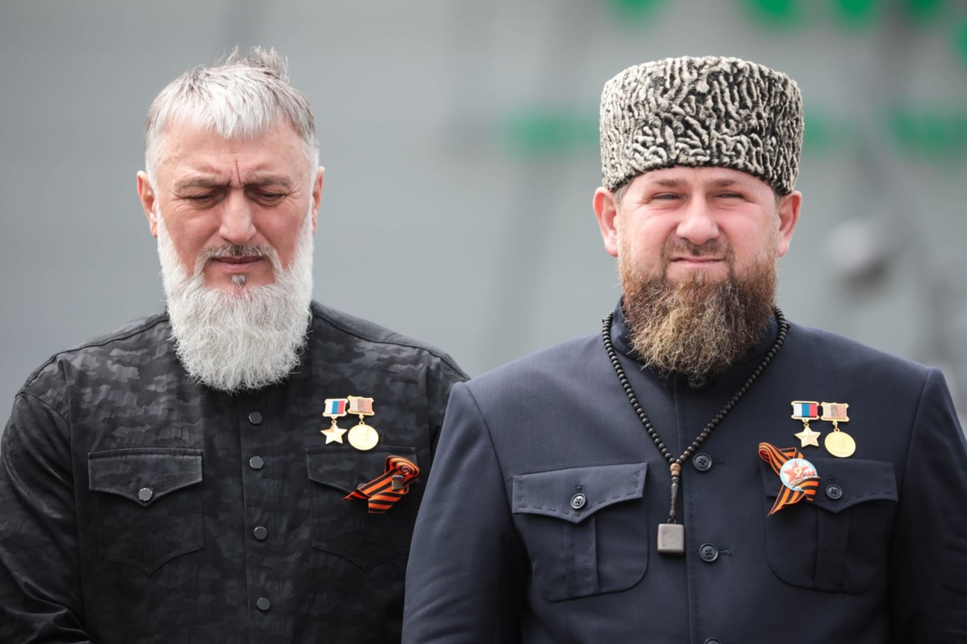 Adam Delimchanov (vlevo) po boku Ramzana Kadyrova