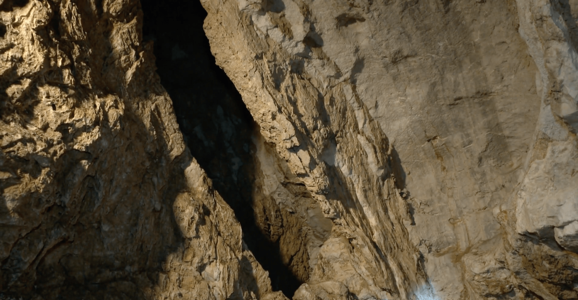 Vápencové římsy v Bozkovských jeskyních