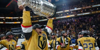 Hokejisté Vegas slaví zisk Stanleyova poháru. Panterům z Floridy nasázeli devět gólů  