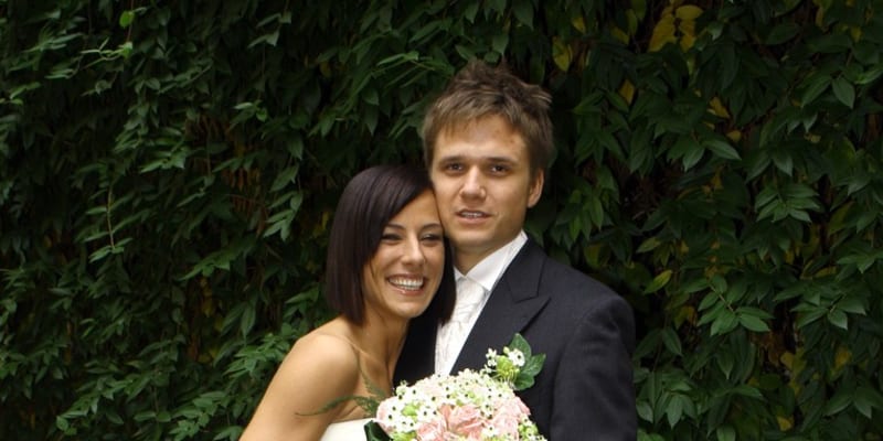 Poprvé se Brzobohatý oženil v roce 2008. Za svou ženu pojmul svou dlouholetou přítelkyni a televizní producentku Johanu Indrákovou.