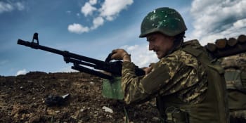 Čech na Ukrajině: Někteří vojáci nad mrtvolami i zvrací. Rusy v Bachmutu vypráskáme jako psy