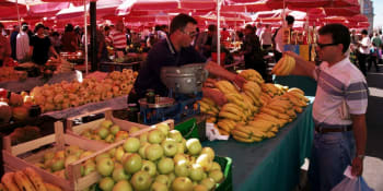 Drahota v Chorvatsku. Reportéři vyzkoušeli obchody i tržiště, porovnali ceny ovoce či alkoholu
