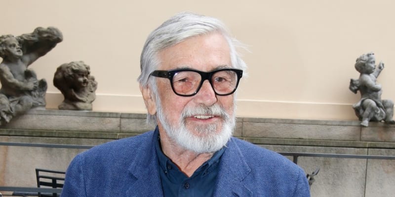 Oblíbený herec Jiří Bartoška je také prezidentem Mezinárodního festivalu v Karlových Varech, a to už od roku 1994.