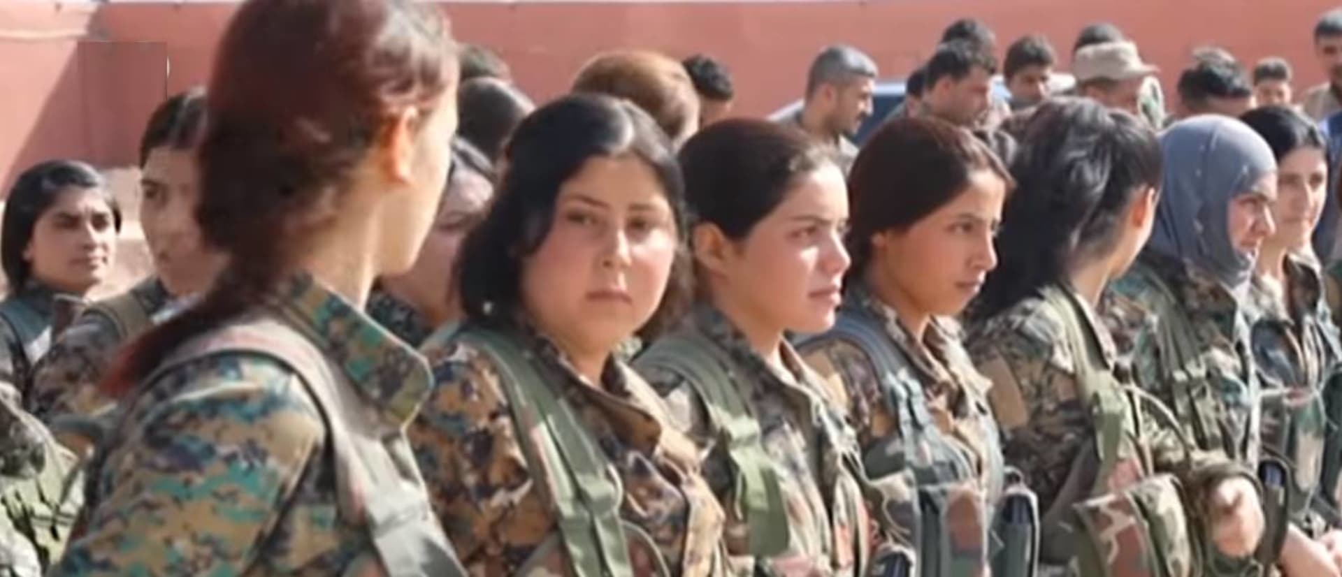 ženy jako součást kurdských milicí SDF