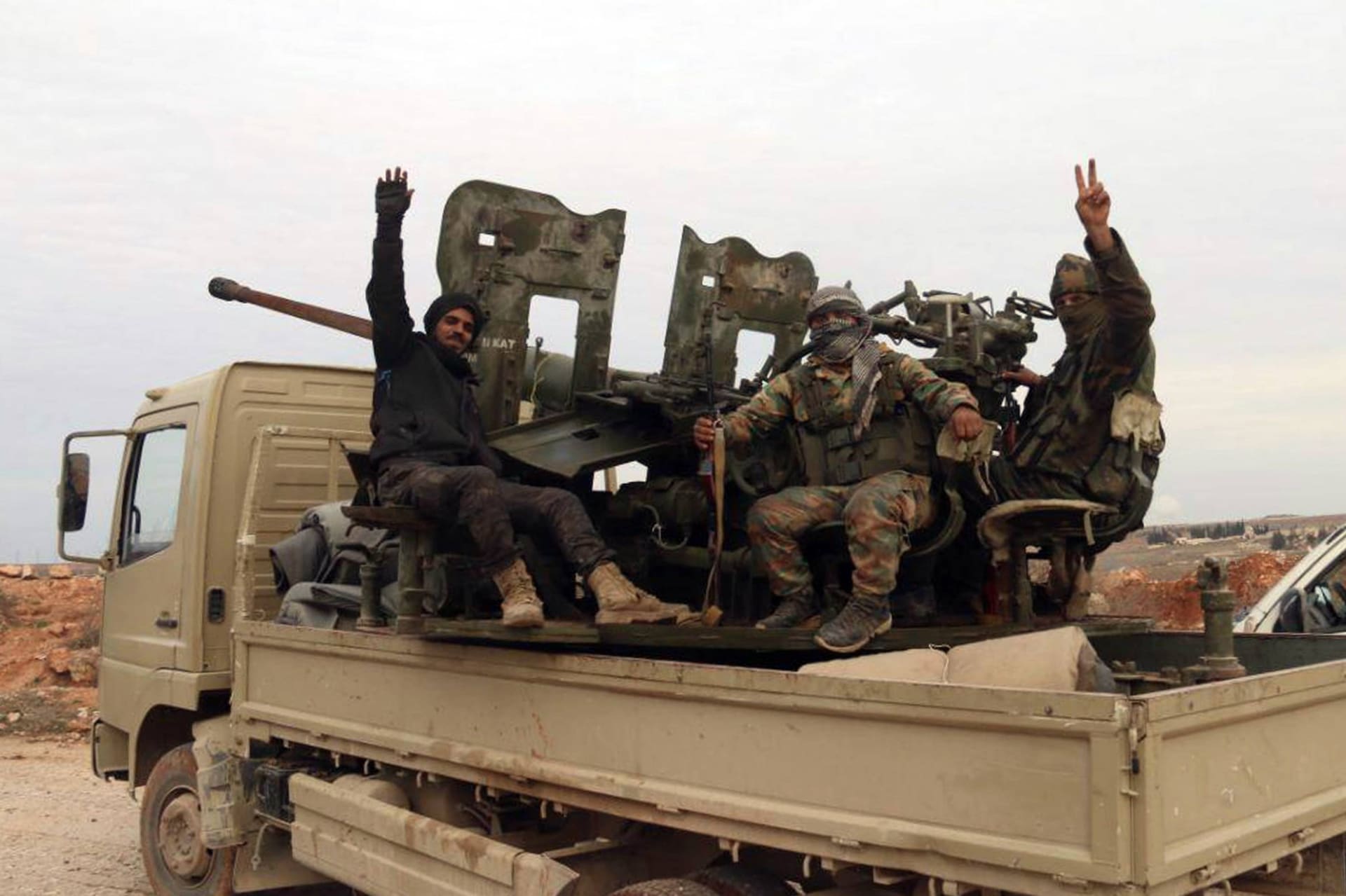 Syrští vojáci na frontě v Idlibu