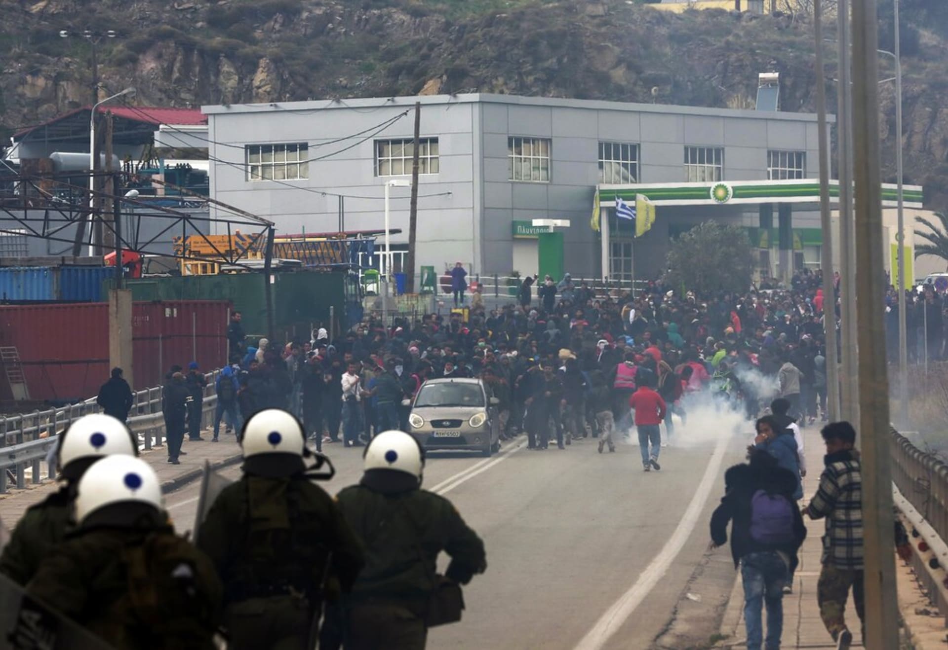 Policie zasahuje proti vzpouře migrantů na ostrově Lesbos