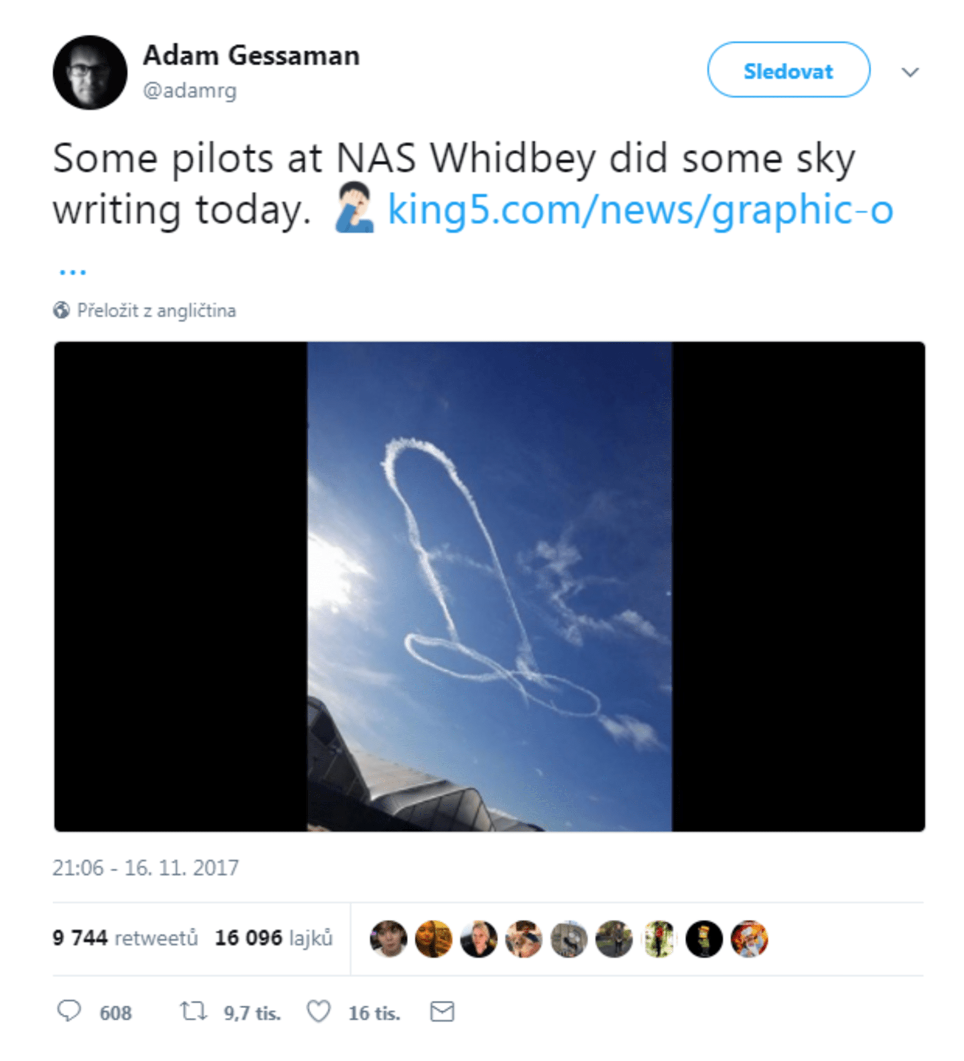Vojenští letci vytvořili na obloze obří penis