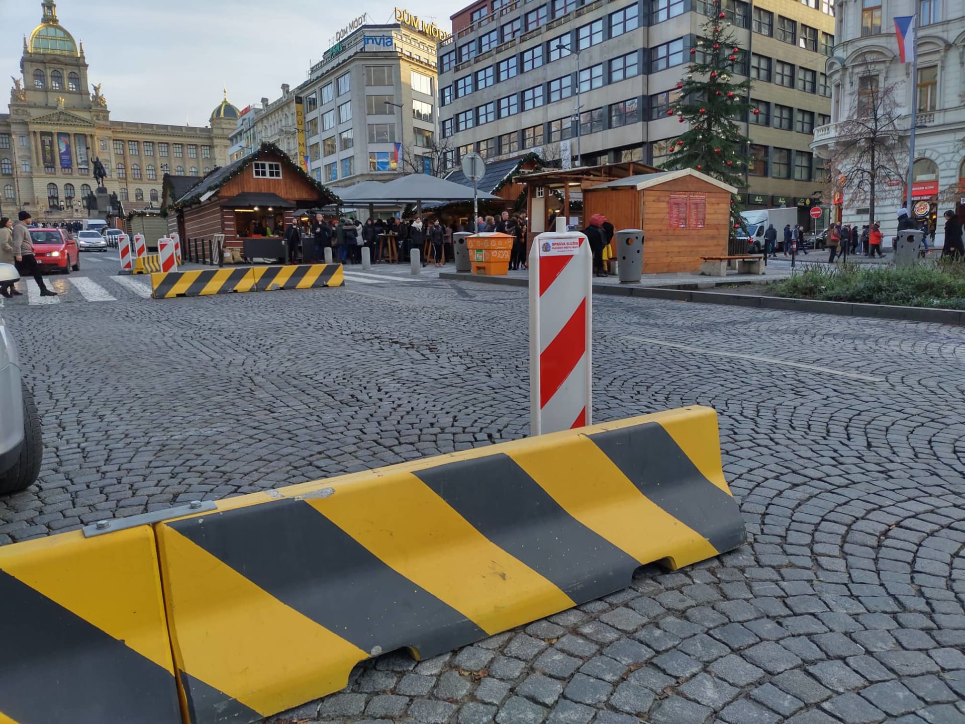 Betonové zátarasy v Praze