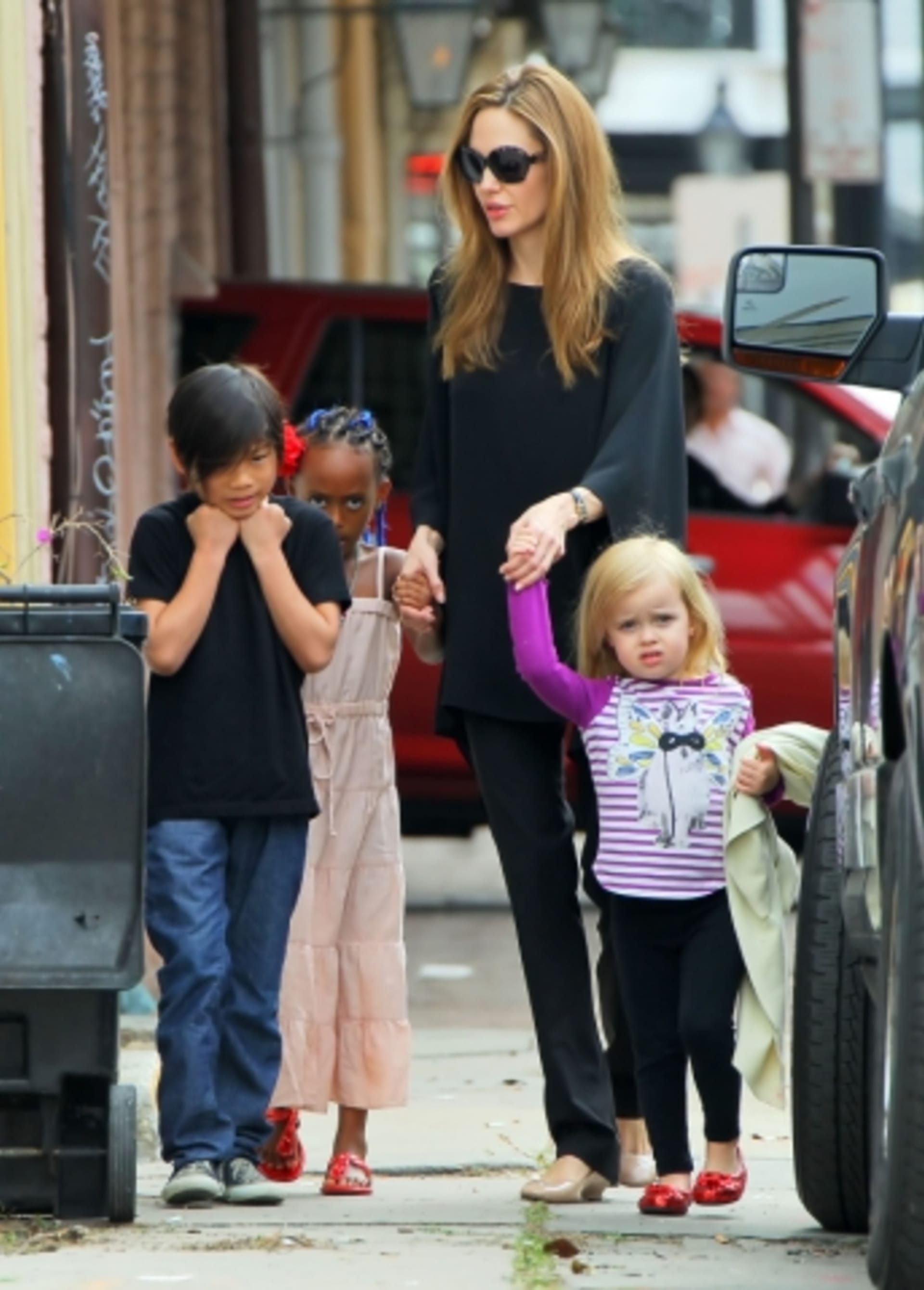 Angelina Jolie s dětmi: Paxem Thienem, Zaharaou a Vivienne
