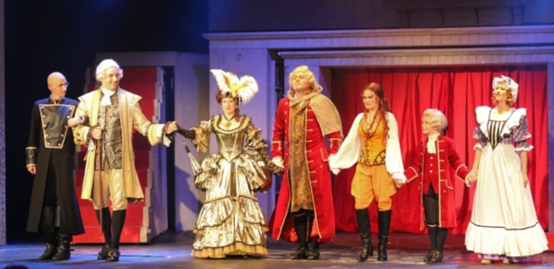 Herci z muzikálu Casanova při závěrečné děkovačce na slavnostní premiéře