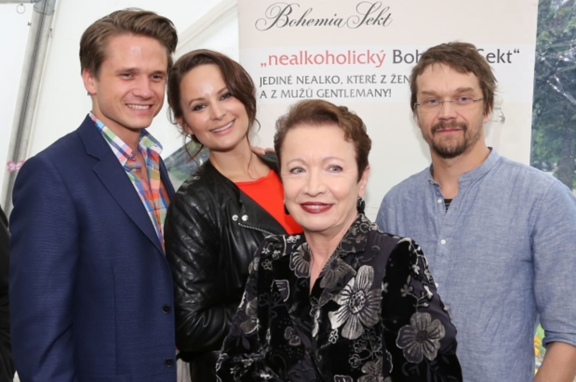 Hana Maciuchová na snímku s Ondřejem Gregorem Brzobohatým, Jitkou Čvančarovou a Danem Bártou. 