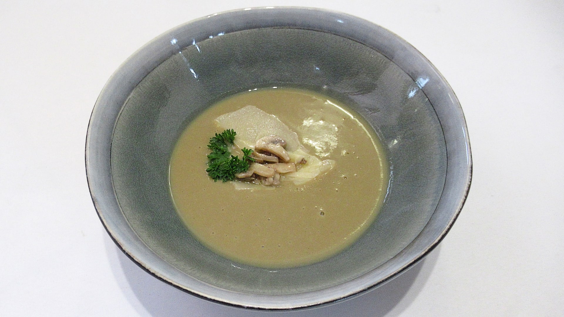 Krémová polévka s parmazánem