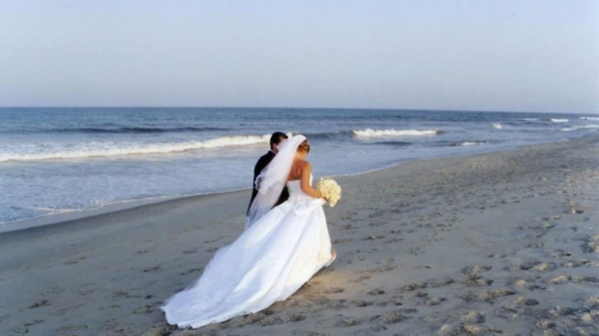 Svatba v Řecku je zážitek - dopřejte si ten luxus a vezměte se na pláži! FOTO: Roger Kirby