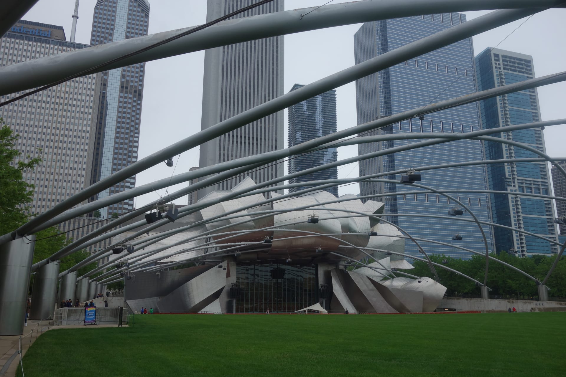 Jay Pritzker Pavilion od architekta Franka Gehry, Chicago