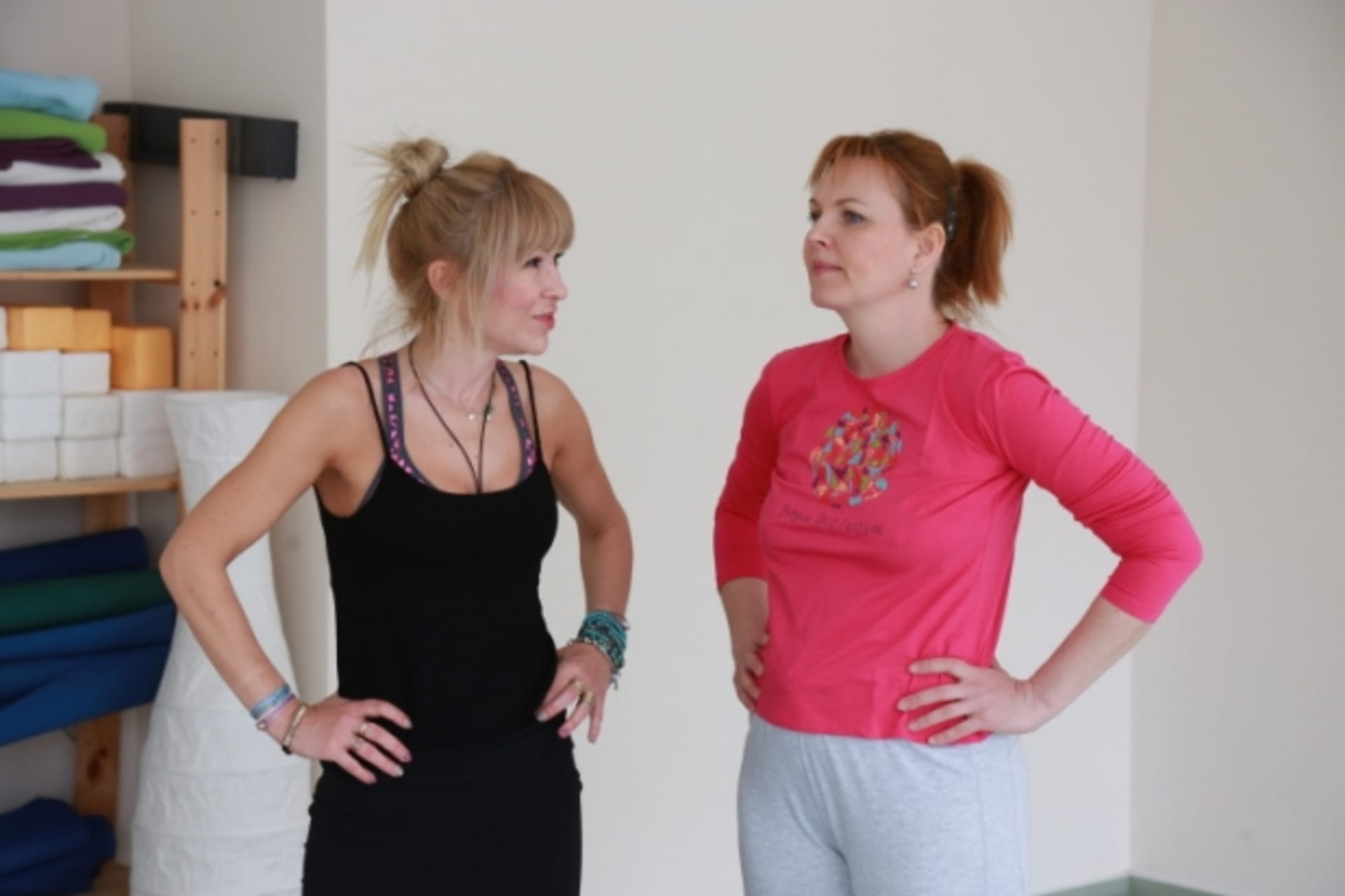Kamila Špráchalová s australskou jogínkou Paddy McGrath, které se říká královna záklonů