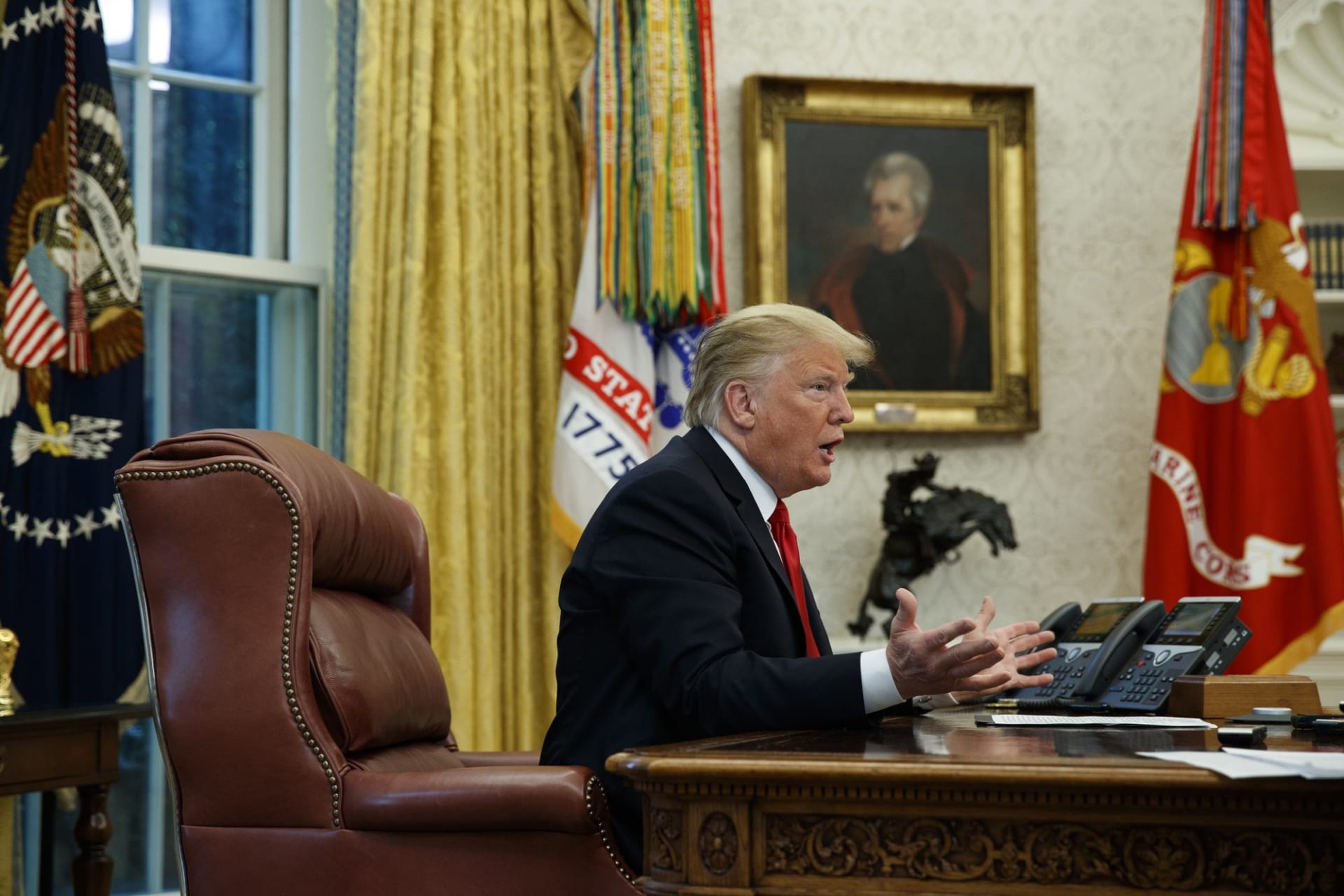 Donald Trump při rozhovoru v Oválné pracovně
