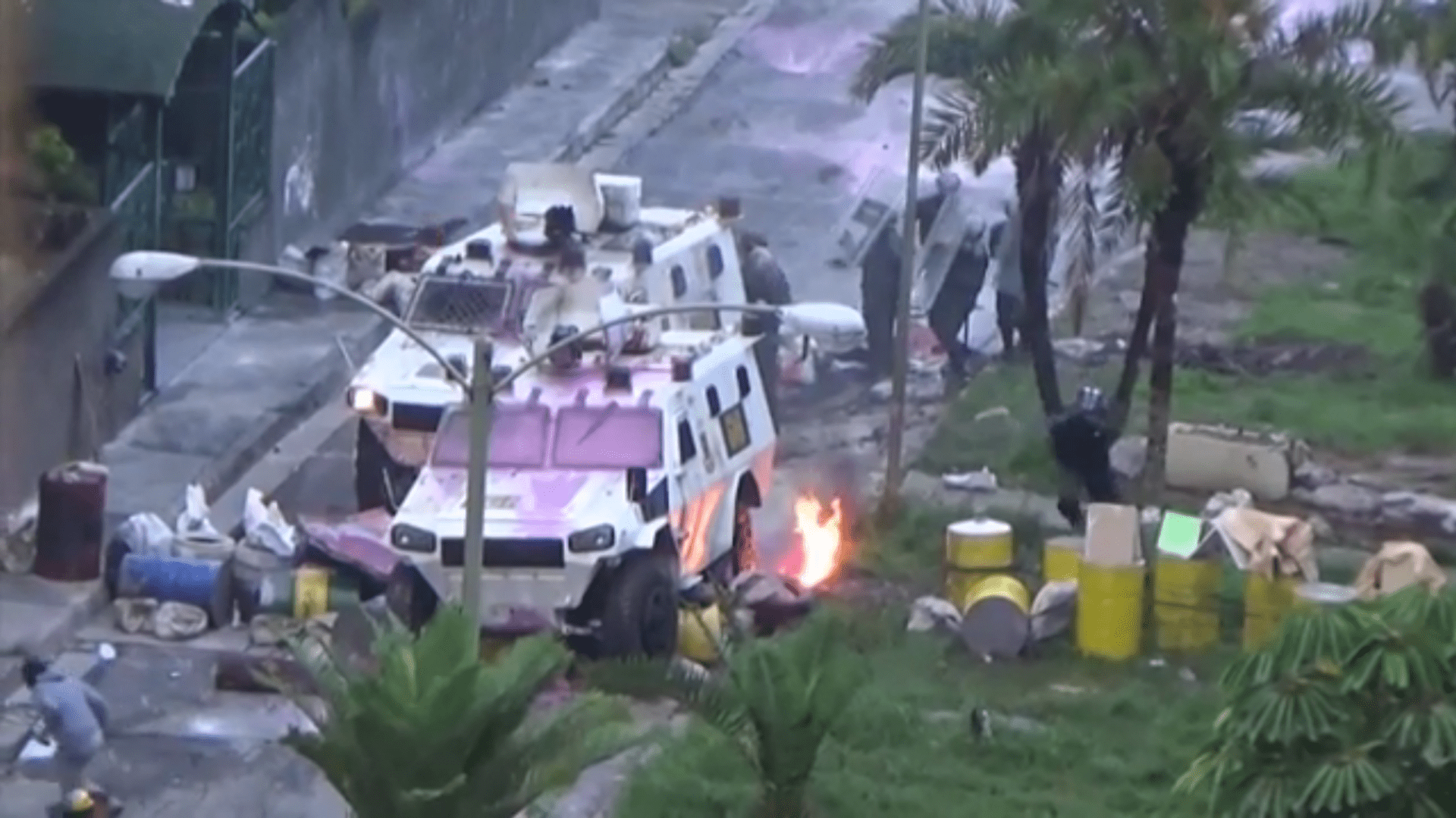 Odpůrci Venezuelské vlády se v Caracasu střetli s policií