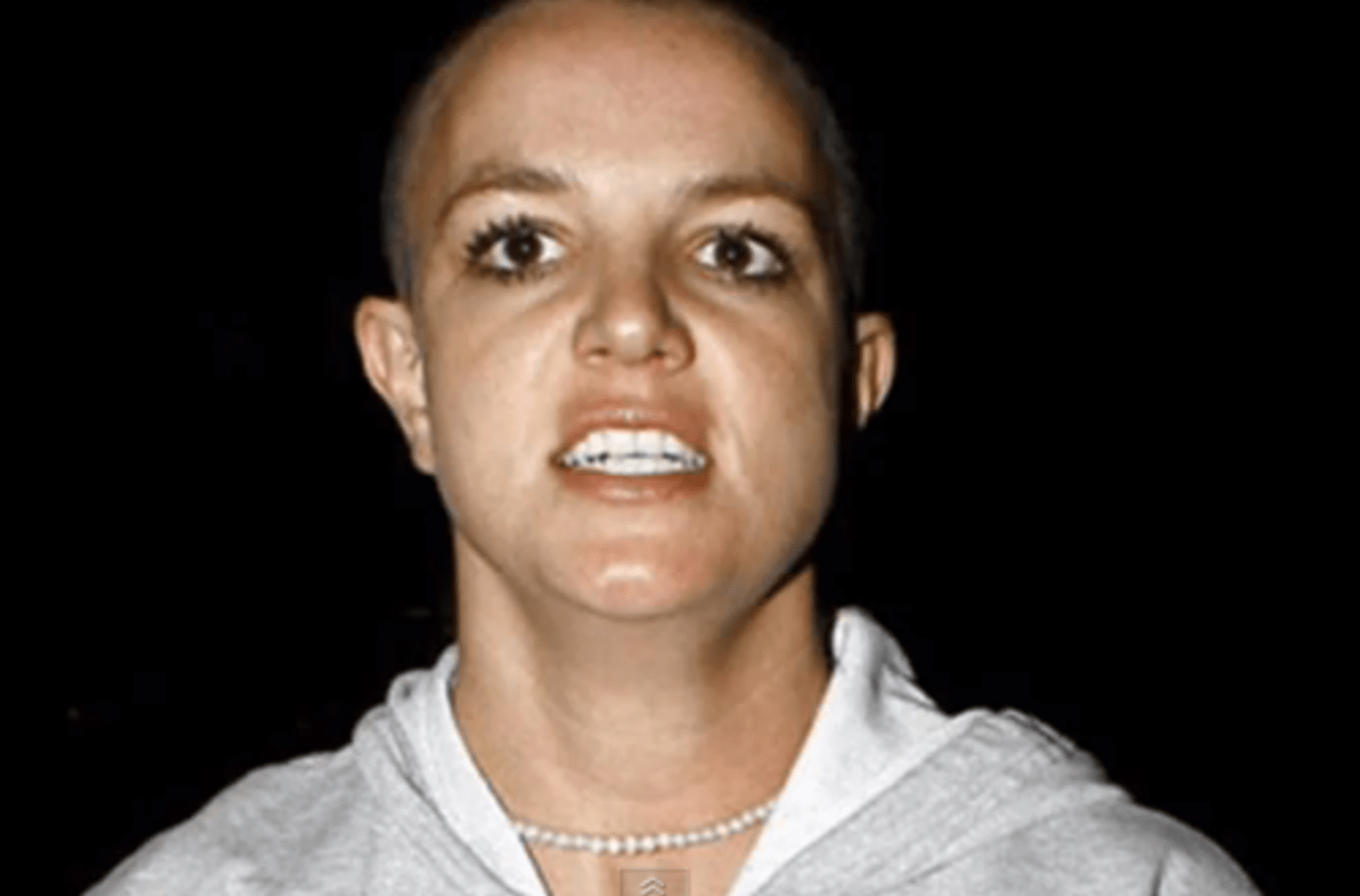 Britney Spears vypadá bez vlasů trochu děsivě