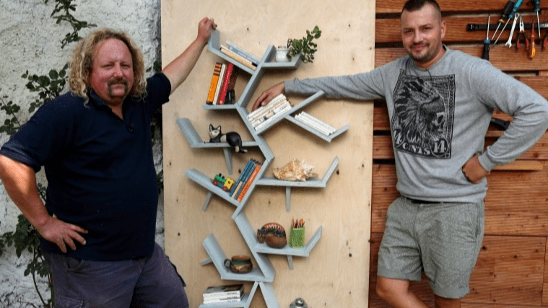 RECEPTÁŘ PRIMA NÁPADŮ: originální knihovna na stěnu