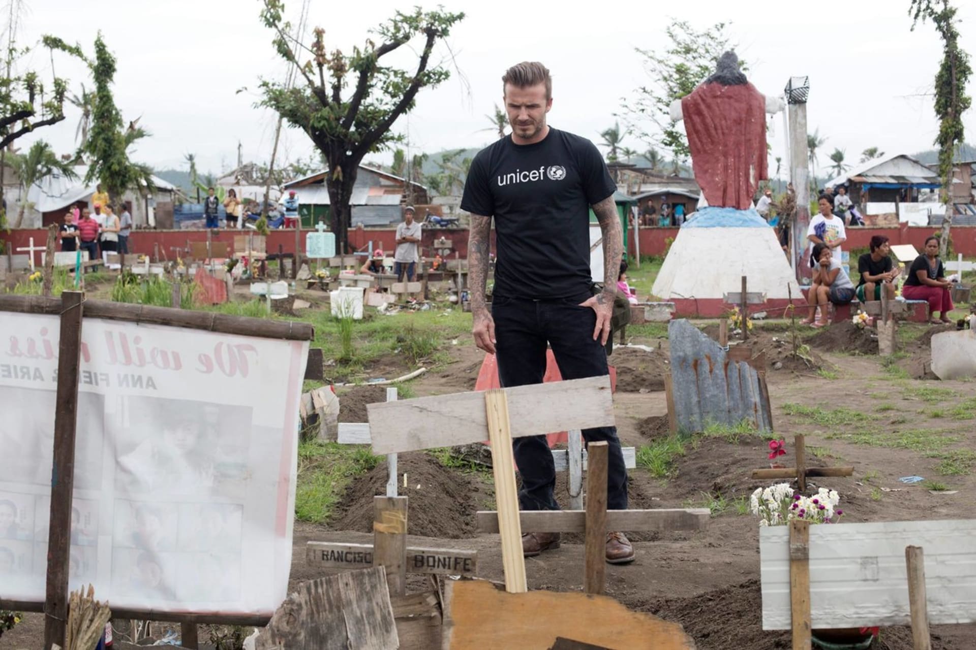 David Beckham se přišel podívat na Filipíny a místní hřbitov