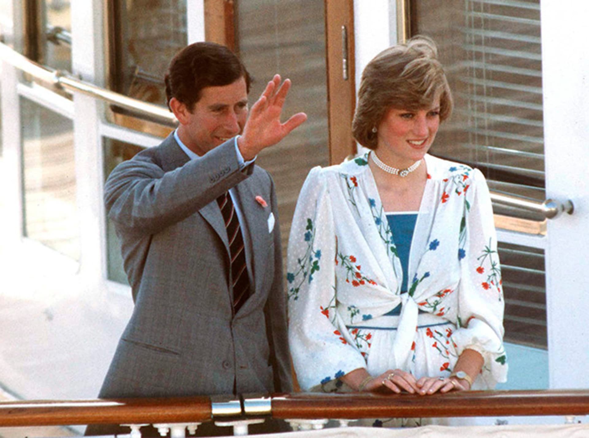 Novomanželé odjíždí na líbánky, srpen 1981.
