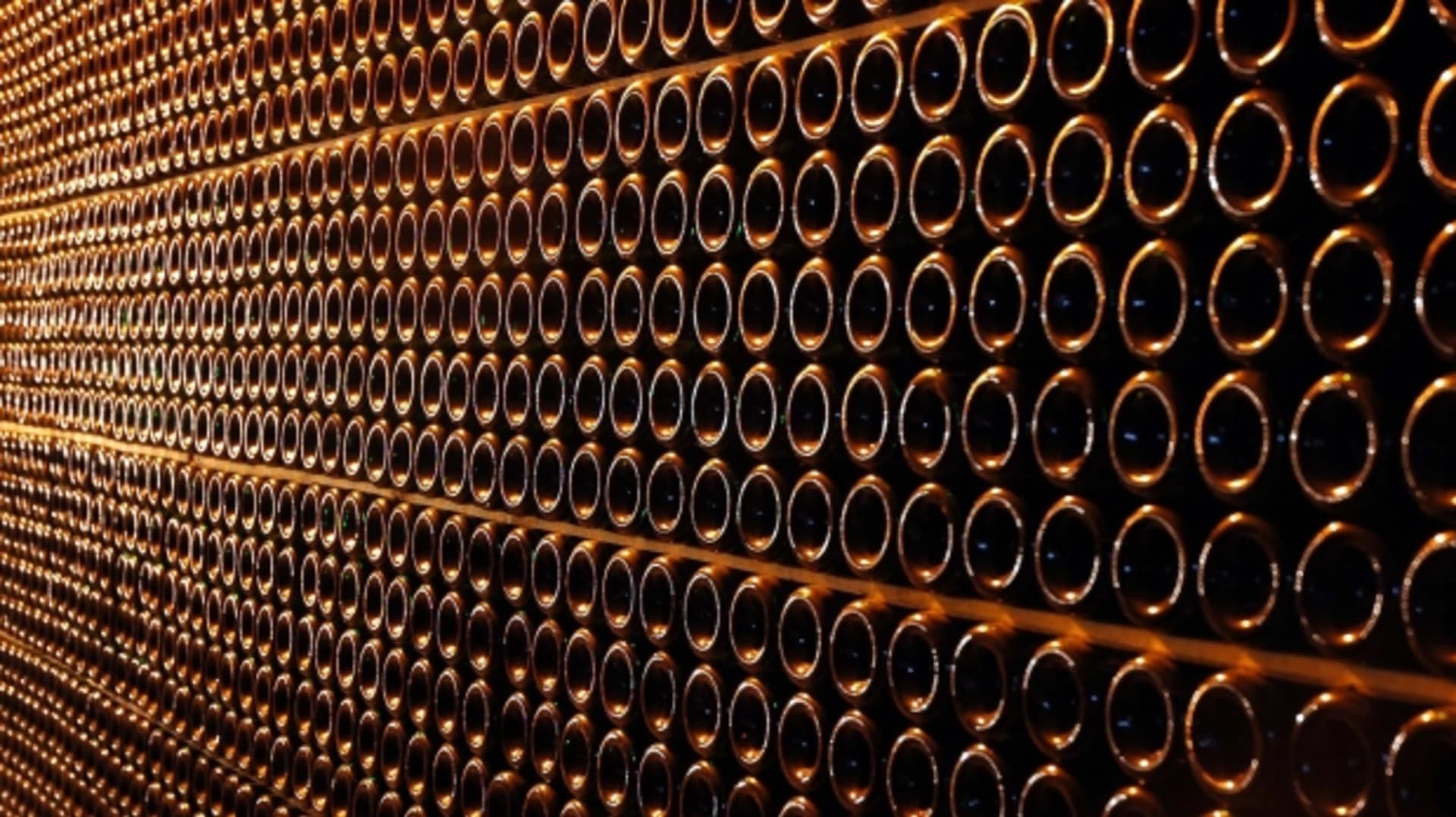 Víno by se mělo skladovat naležato. FOTO: StockXchng.hu, autor: mirofoto