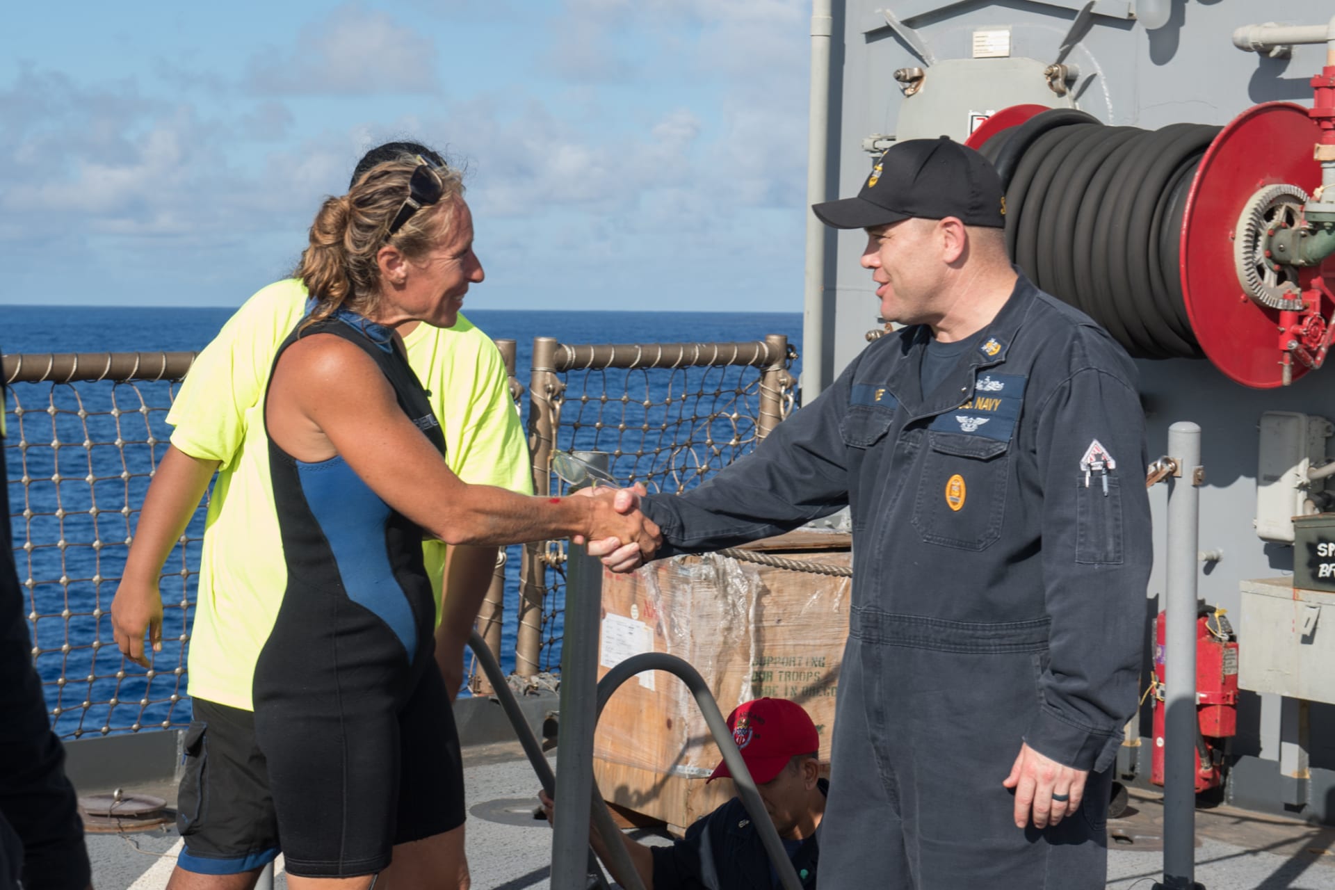 Záchrana dvou žen a dvou psů americkými námořníky