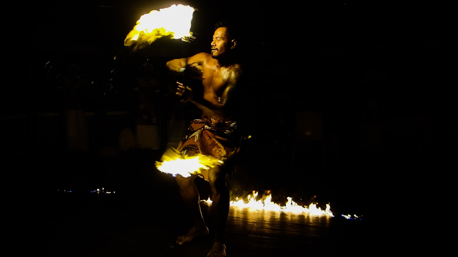 Tradiční tanec s ohněm, Samoa