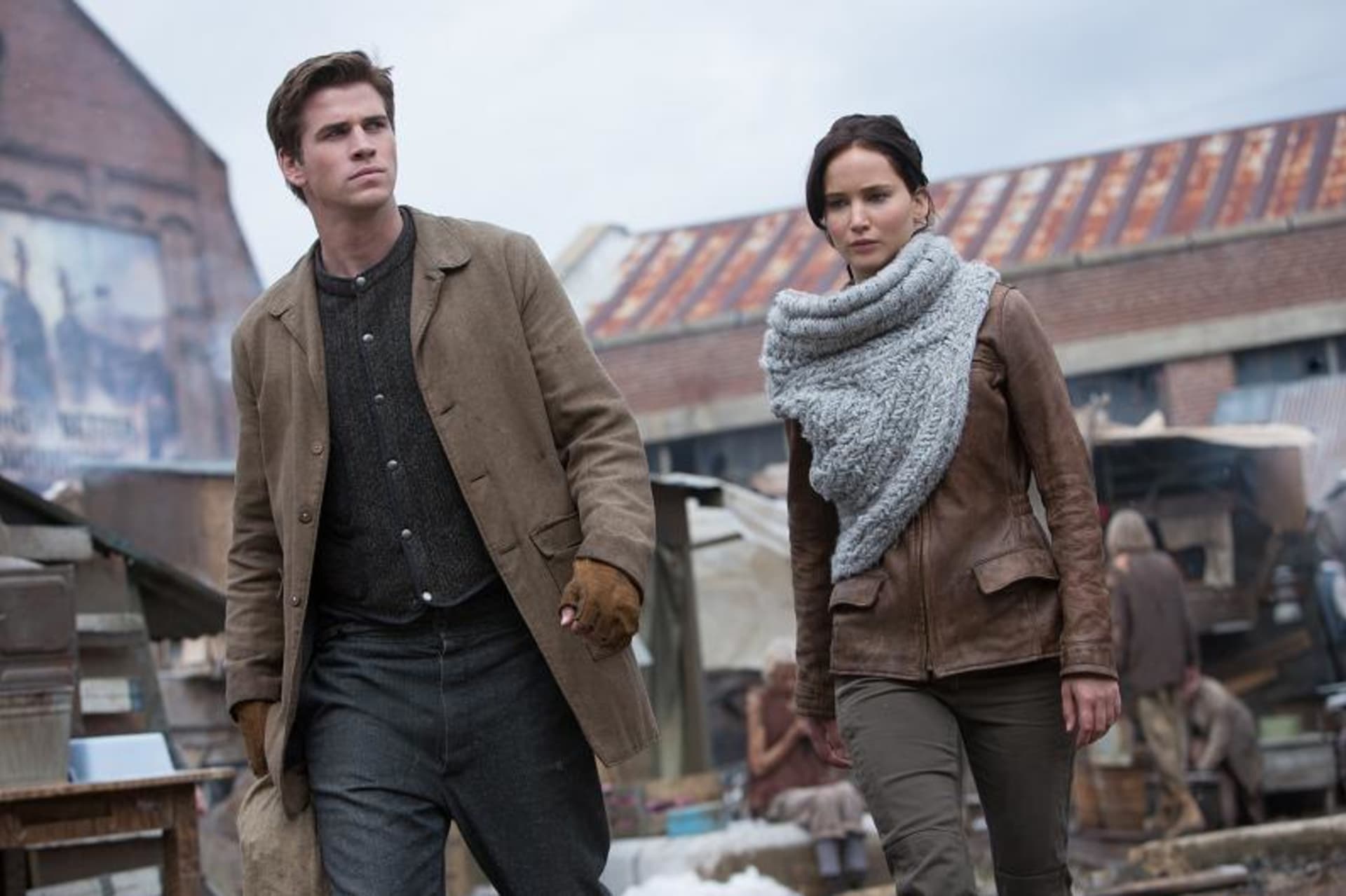 Jennifer Lawrence se jako Katniss vrací s čerstvým Oscarem