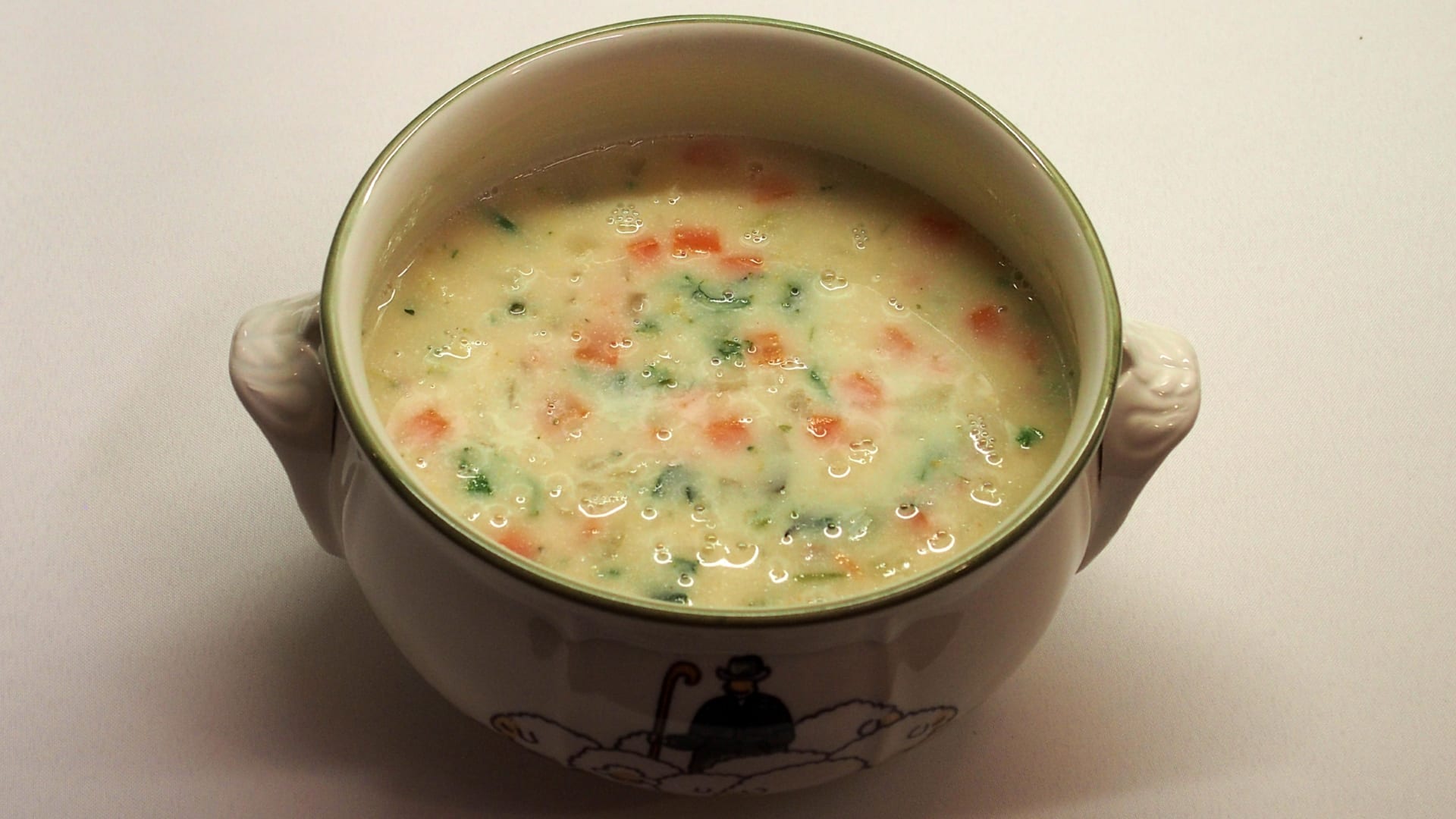 Jarní zeleninová polévka s kopřivou