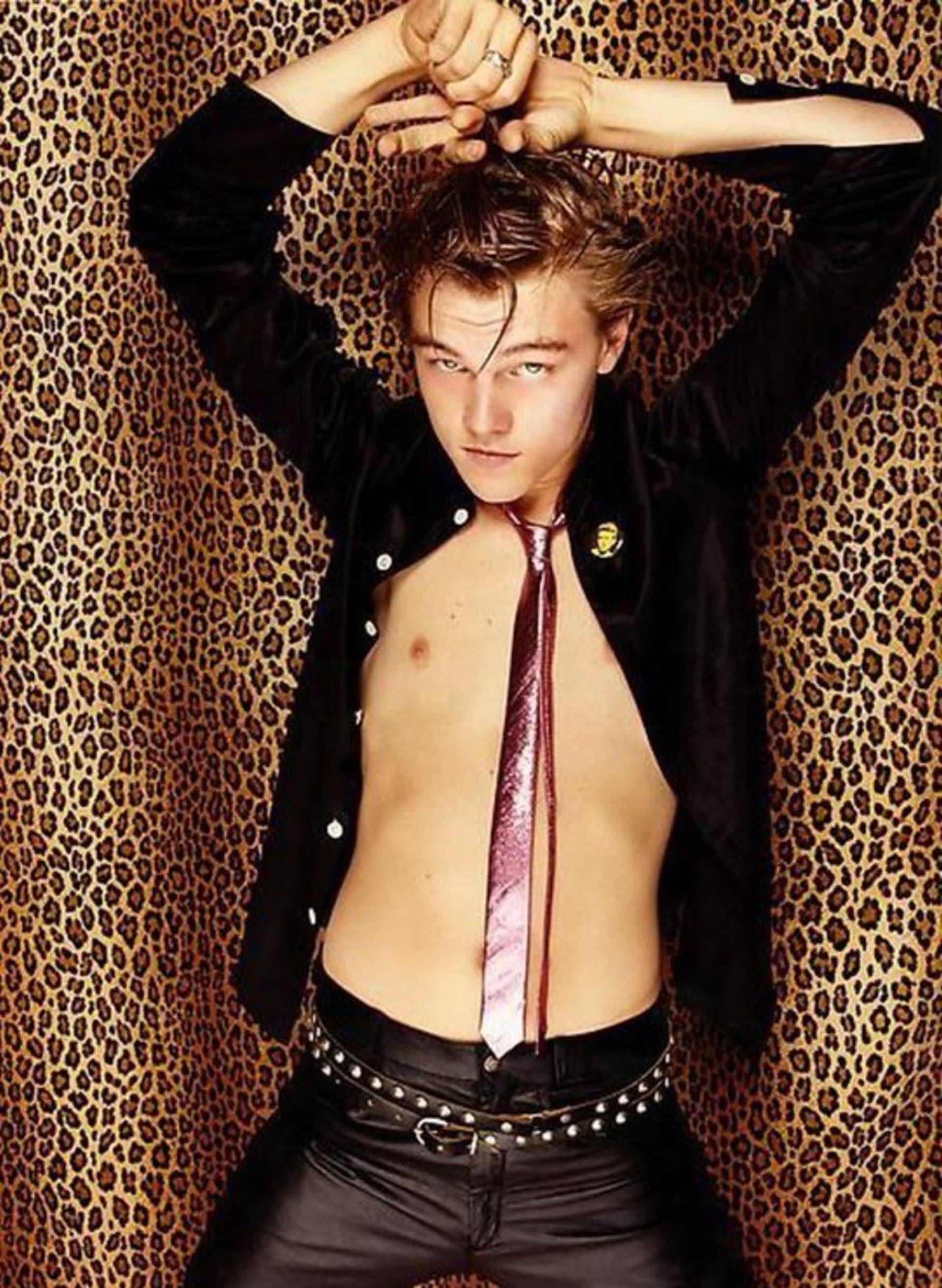 Co říkáte na DiCapriovo exotické focení? Ještě, že si krátkou dobu poté zahrál v Titanicu.
