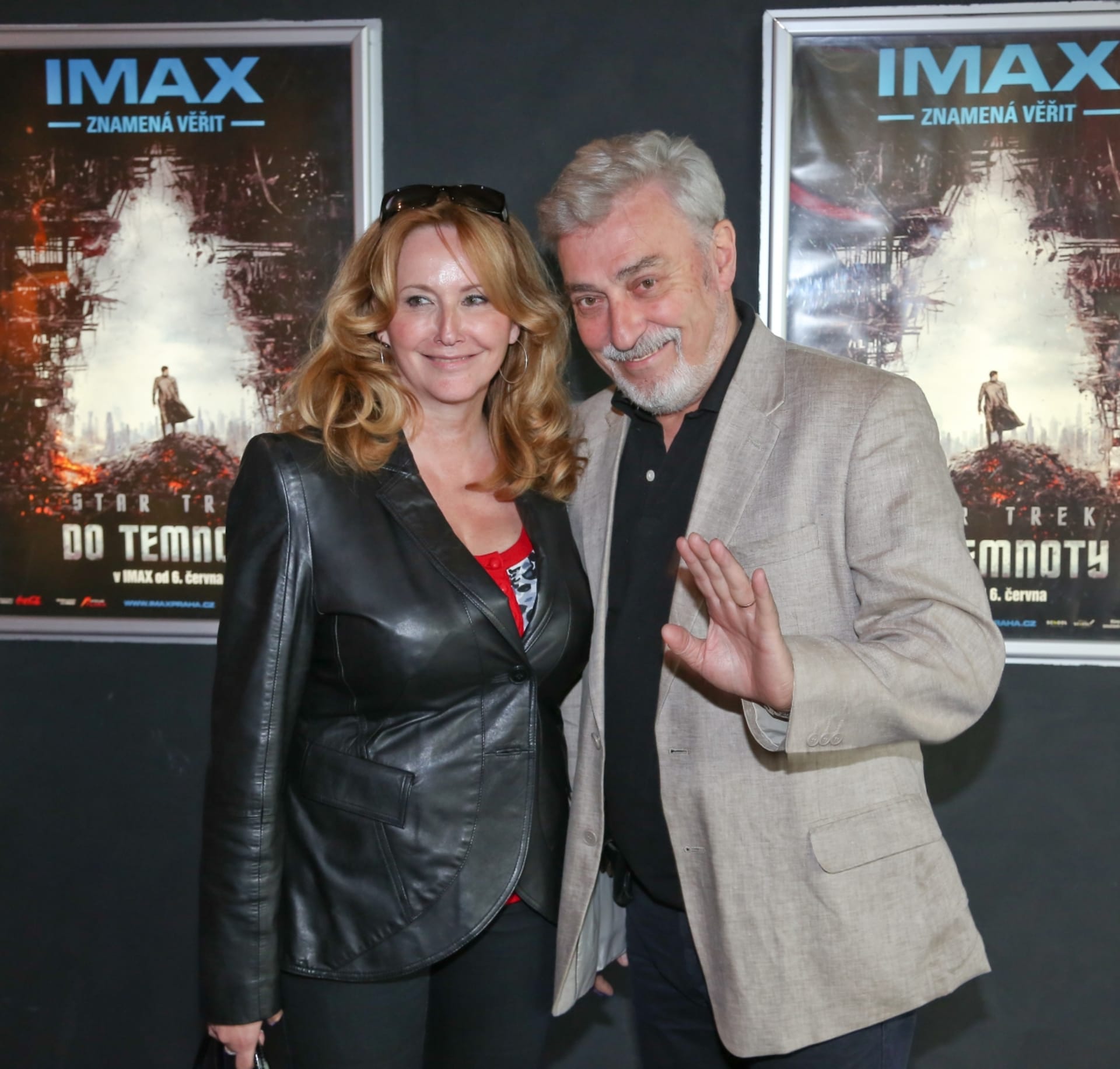 Na premiéru filmu Star Trek: Do temnoty v pražském kině IMAX dorazil i moderátor Jan Rosák s manželkou