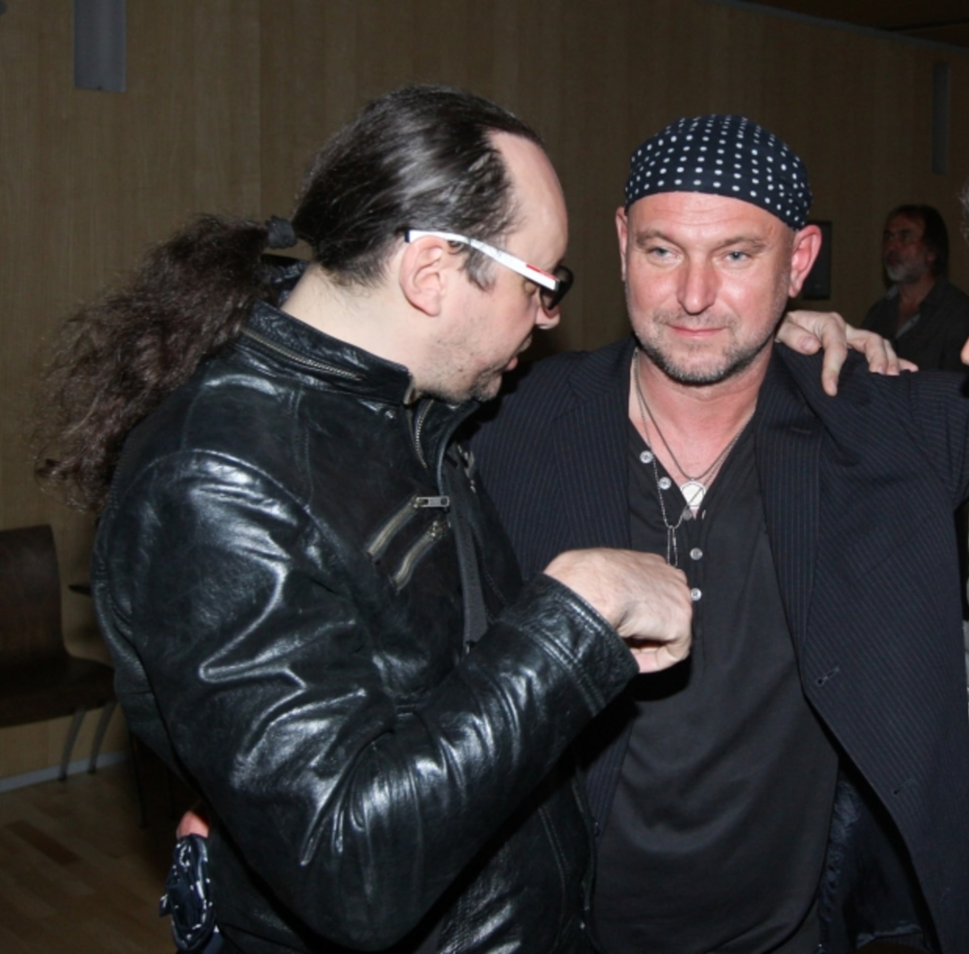 Zpěvák Marian Vojtko (vlevo) s  fotografem Jakubem Ludvíkem