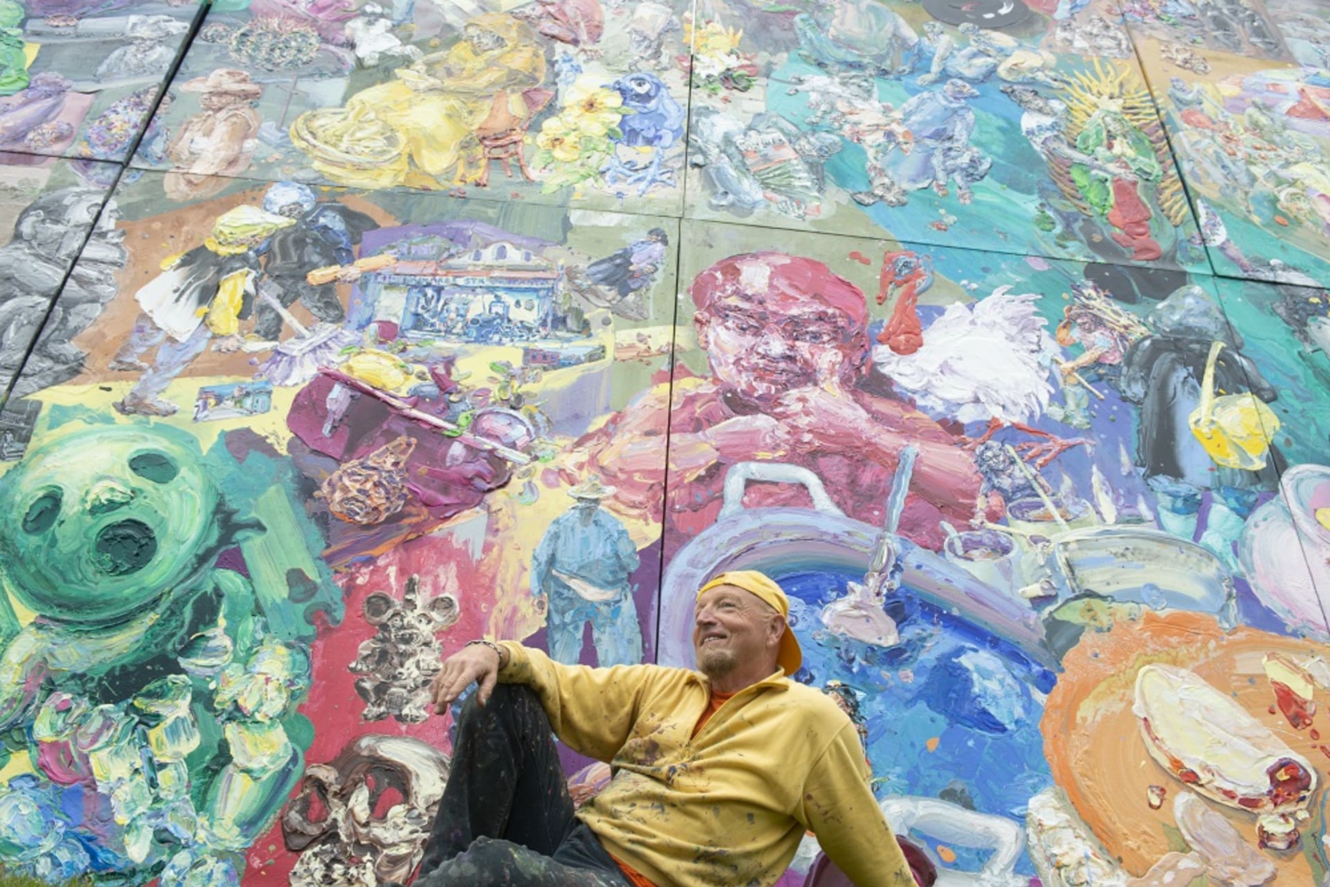 Michael Rittstein u svého největšího obrazu "Zalomená kukuřice". Autor: Zdeněk Zrůst