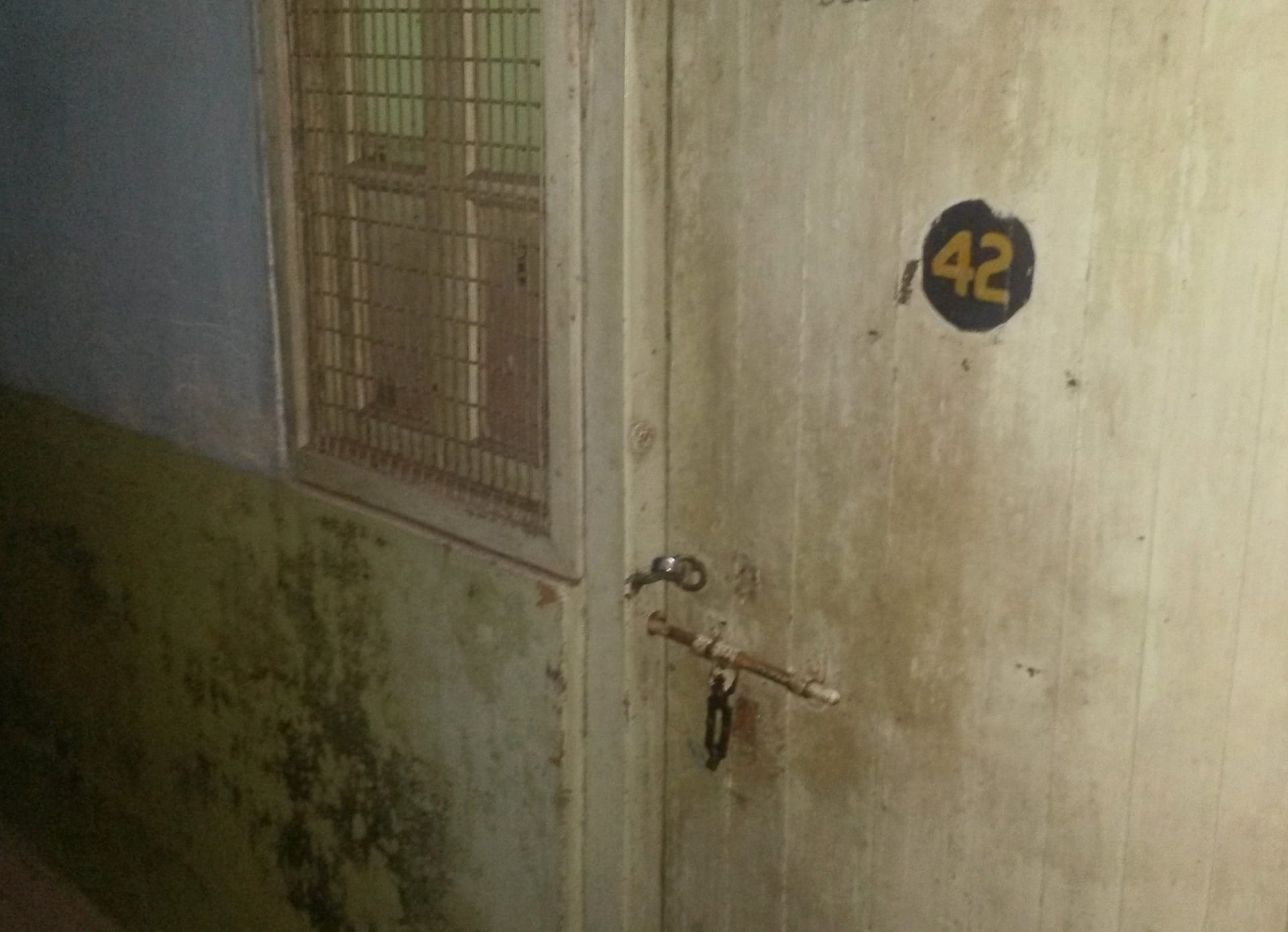 Ne, to není věznice, ale můj pokoj za 60 Kč, Váránasí, Indie