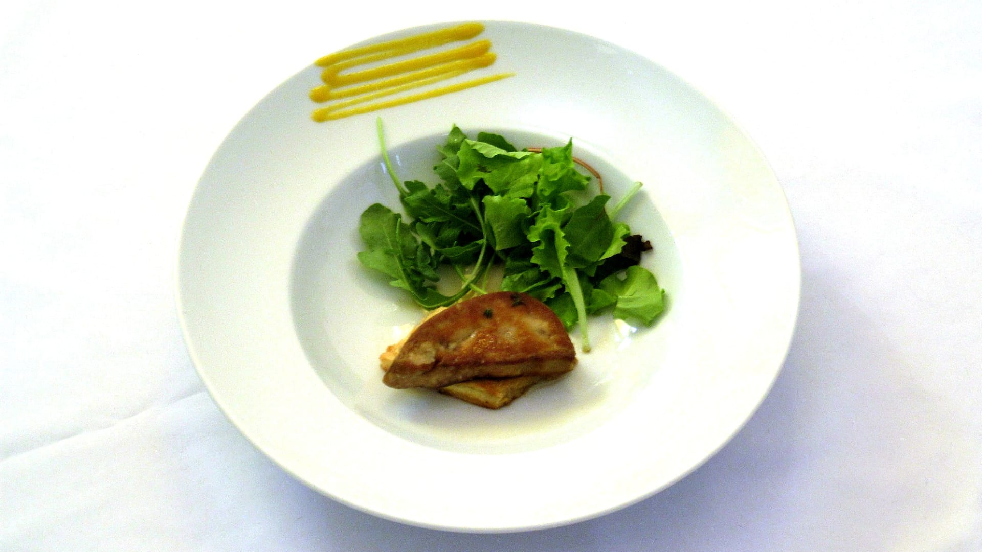 Variace salátů s kachními játry a tokajskou šťávou