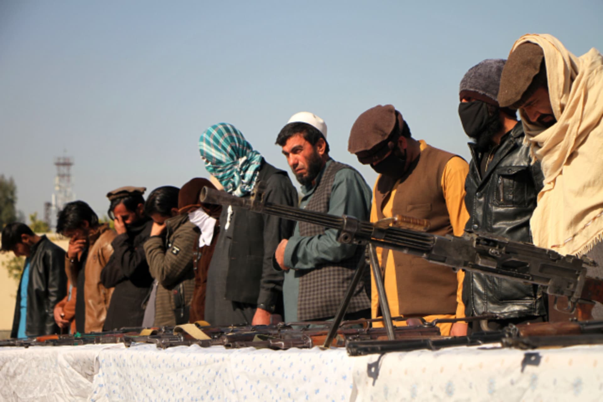 Bojovníci Tálibánu ve městě Džalálábád
