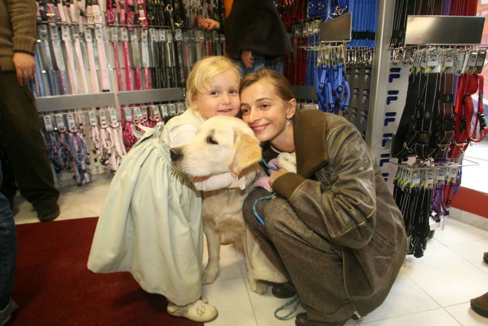 Ivana Jirešová se svou dcerkou a psím miláčkem