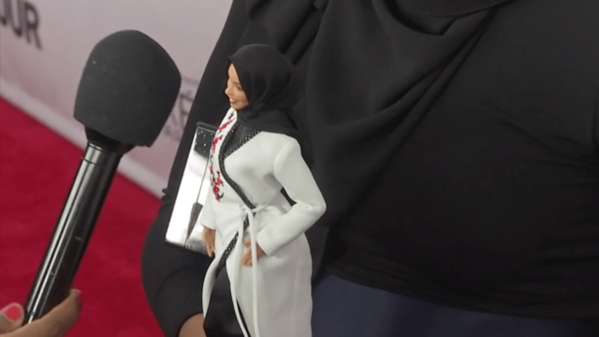 První panenka Barbie v hidžábu