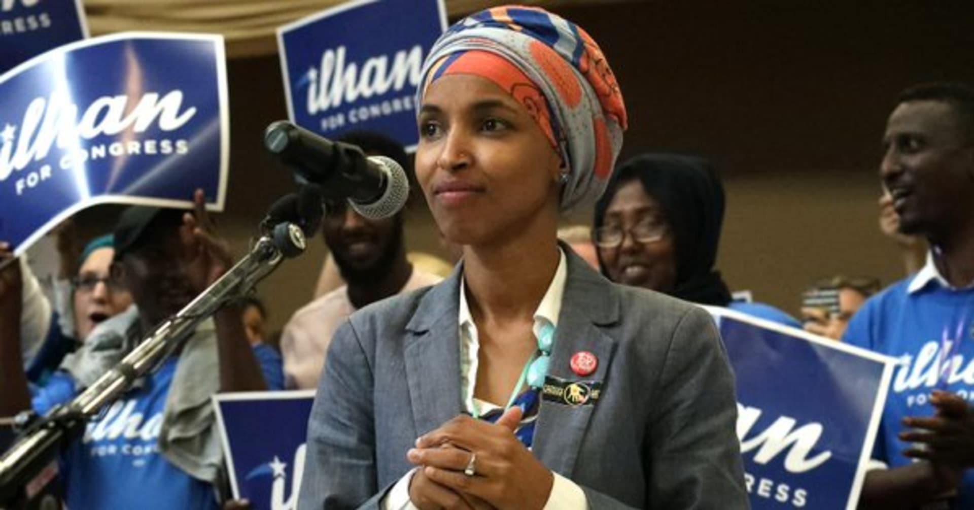 Ilhan Omarová je jednou ze dvou muslimek, které jako první ženy svého vyznání usednou v americkém Kongresu